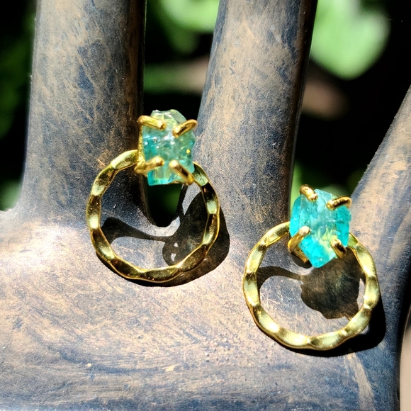 3k Apatite raw nugget gold hoop earrings - Picture 3 of 7